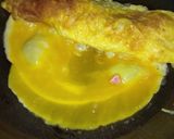 Foto langkah ke 3 dari resep Telur dadar gulung.