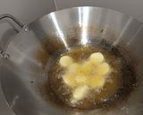 Foto langkah ke 2 dari resep Egg Drop Soup / Sup Telur Sapo Tahu.