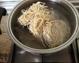 Foto del paso 5 de la receta: Noodles con calabacín y atún en conserva