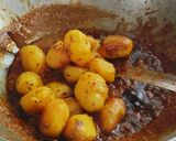 हरा लहसुन वाली आलू दम रेसिपी चरण 4 फोटो
