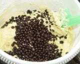 Foto langkah ke 6 dari resep Vanila Chochochip Cookies Favorit.