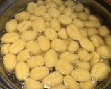 Sajtszószos gnocchisült kolbásszal recept fázis 1 fotója