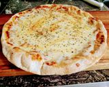 Foto del paso 4 de la receta: Pizza con borde de cheddar