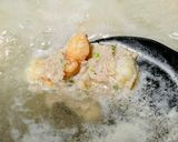 รูปขั้นตอนการทำที่ 3 ของ บะหมี่ผักชิ้นสด (หมูสับกุ้งสับปั้นก้อน)