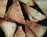 Foto del paso 6 de la receta: Crema de hojas de coliflor, pan tostado y queso de papa dorado🍲