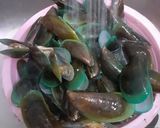 Foto langkah ke 3 dari resep Clam Fettuccine with Padang Sauce.
