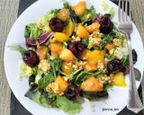 Foto del paso 5 de la receta: Ensalada templada con fruta de temporada y almendra a la miel