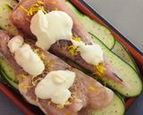 Foto del paso 3 de la receta: Rape en cama de cebolla y calabacín con costra de mayonesa