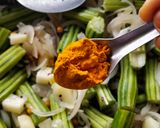 A picture of step 4 of Drumstick Curry.