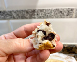Foto del paso 16 de la receta: Galletitas blandas de coco y pepitas de chocolate