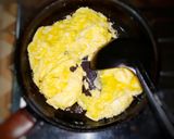 Foto langkah ke 4 dari resep Tomatoes with scrambled eggs (Orak Arik Telur Tomat).