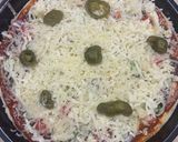 A picture of step 7 of Hot and spicy Beef cheesy pizza.