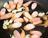 A picture of step 3 of ☆Cabbage and Sausage Pasta☆.