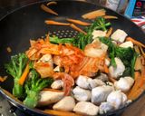 A picture of step 5 of Chicken & Kimuchi stir fry 🔥🔥🔥.