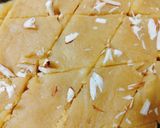 बेसन मलाई बर्फी (besan malai barfi recipe in marathi) रेसिपी स्टेप 3 फोटो 
