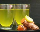A picture of step 2 of Raw Turmeric & Ginger Detox Drink.