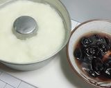 Foto del paso 4 de la receta: Manjar de leche con guindones y coco