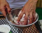 รูปขั้นตอนการทำที่ 4 ของ ปีกไก่ทอดเกลือ กรอบนอกนุ่มใน เครื่องปรุงน้อย อร่อยฟินมาก