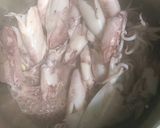 Hình bước làm 2 của món Mực xào tỏi 🦑🦑