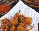 A picture of step 4 of Lacha pyaz pakora.