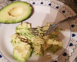 Foto del paso 4 de la receta: Tostadas de Pan con Aguacate y Queso de Cabra