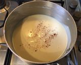 A picture of step 4 of White Sauce (béchamel sauce).