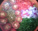 Foto del paso 5 de la receta: Ensalada Lenteja escondida con decoración de rojos y verdes