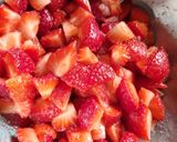Une image de l'étape 4 de Fraises🍓 citronnées 🍋 et chantilly 🍨 maison.