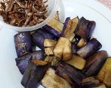 Foto langkah ke 1 dari resep Terong balado ikan teri.