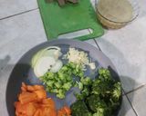 Foto langkah ke 1 dari resep Cah brokoli wortel bakso #Reseppertamaku.