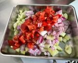 Une image de l'étape 6 de Salade de concombre, tomates et feta sauce roquefort.