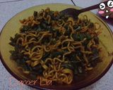 Foto langkah ke 6 dari resep Oseng Mie Kacing Pedas Manis.