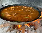 A picture of step 3 of Paella Valenciana.
