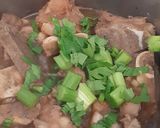 A picture of step 2 of Soup with beef bones and soup mix.