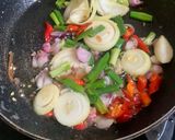 Foto langkah ke 2 dari resep Oseng ati dan kentang.