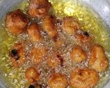 A picture of step 4 of Nutella Banana Gulgula.