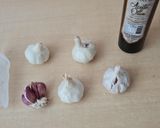 Foto del paso 1 de la receta: Tres conservas de ajo 🧄 Tres formas de tener ajo listo 🧄 y aceite saborizado