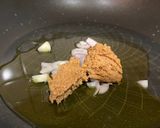 Foto del passaggio 1 della ricetta “Risotto rosso al pate’ di sardine e cappero”