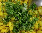 A picture of step 5 of Dry Potato Curry (suki bhaji).