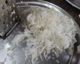 A picture of step 2 of मूली का पंराठा.