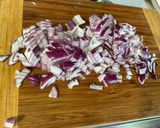 Une image de l'étape 5 de Salade de tomates bicolores à l’oignon rouge et mozzarella.