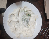 Foto del paso 1 de la receta: Bocadillo de merluza rebozada con ensalada y mayonesa