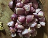 Foto langkah ke 2 dari resep Tumis Terasi Mangga Muda.