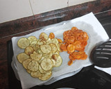 Foto del paso 8 de la receta: Solomillo adobado en mojo a la plancha con chips de verduras