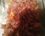 Foto del paso 3 de la receta: Patatas fritas con bacon, jamón y queso rallado