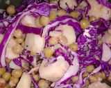 Foto del paso 1 de la receta: Ensalada de repollo, papa y arvejas