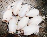 Hình bước làm 2 của món Mực nhồi thịt sốt cà