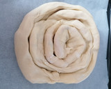 Foto del paso 3 de la receta: Espiral de hojaldre relleno de jamón york y mozzarella