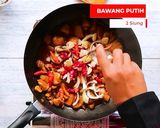 Foto langkah ke 6 dari resep Ayam Gurih Kacang Mede.
