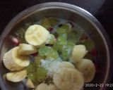 A picture of step 4 of Grapes pomegranate banana custard.